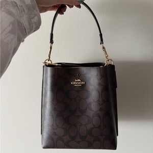 Coach small bucket shoulder bag in the signature canvas